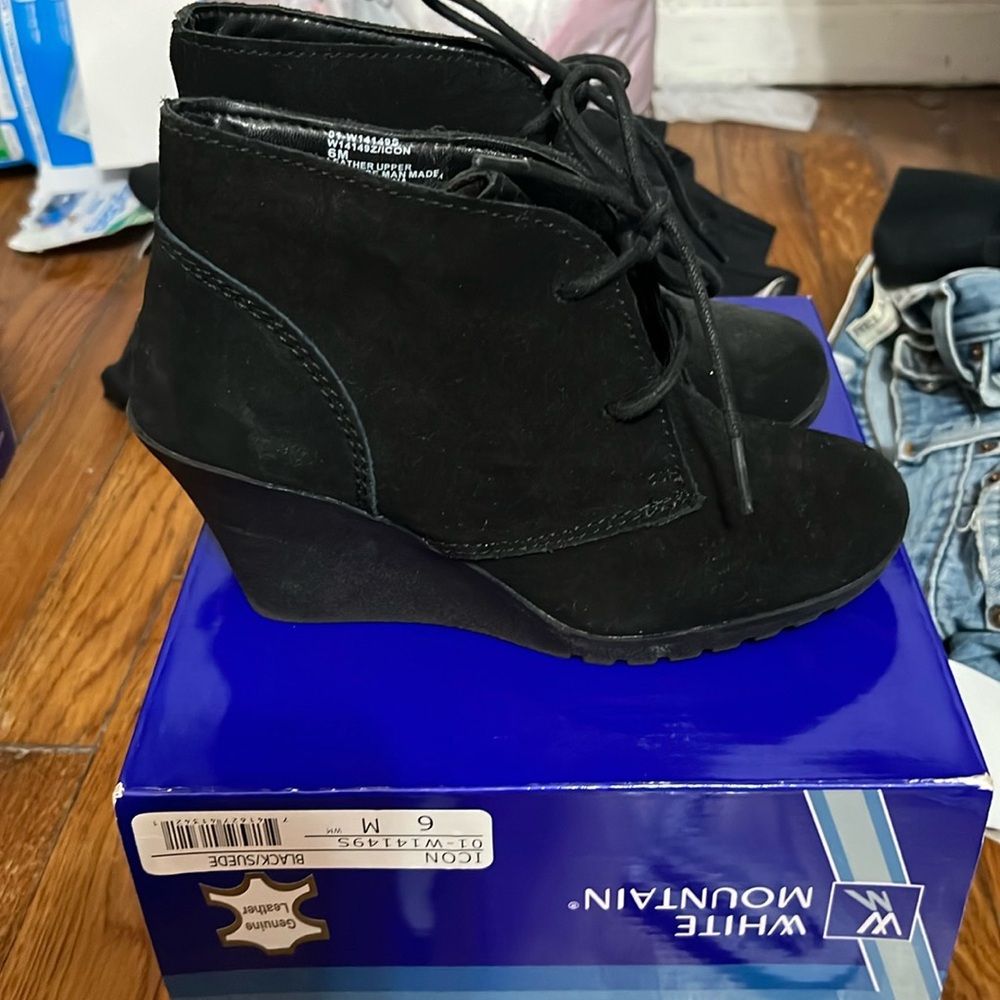 White mountain ankle booties